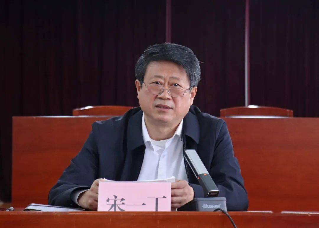 宋一丁要求要坚持问题导向,对排查出的风险隐患,人民