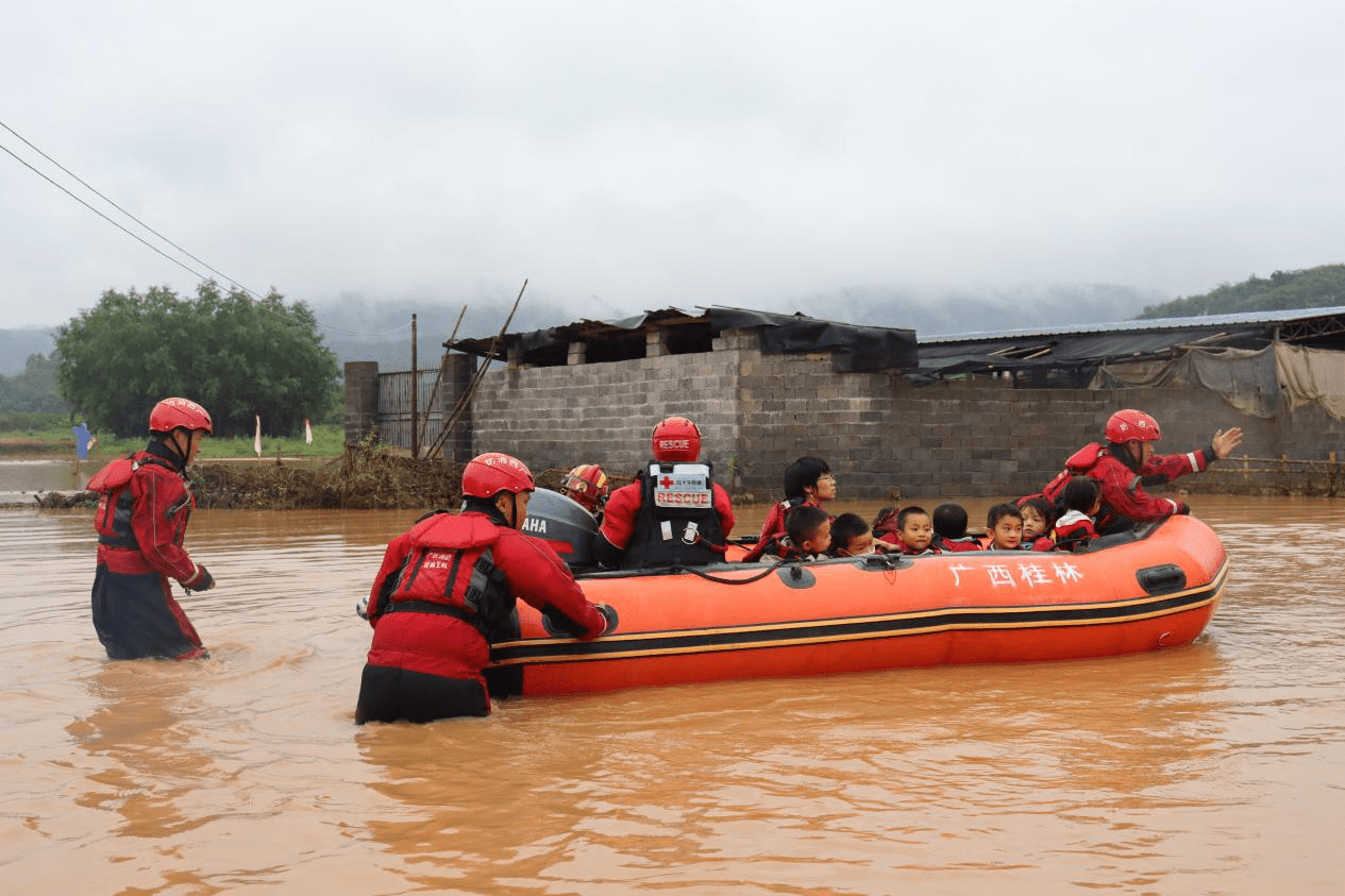桂林市灌阳县突发洪水致1幼儿园变孤岛27名师生被困