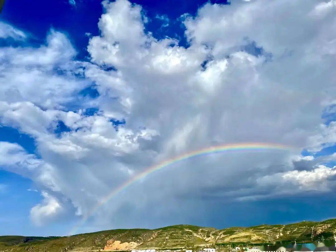 美輪美奐雨後固原上空驚現雙彩虹