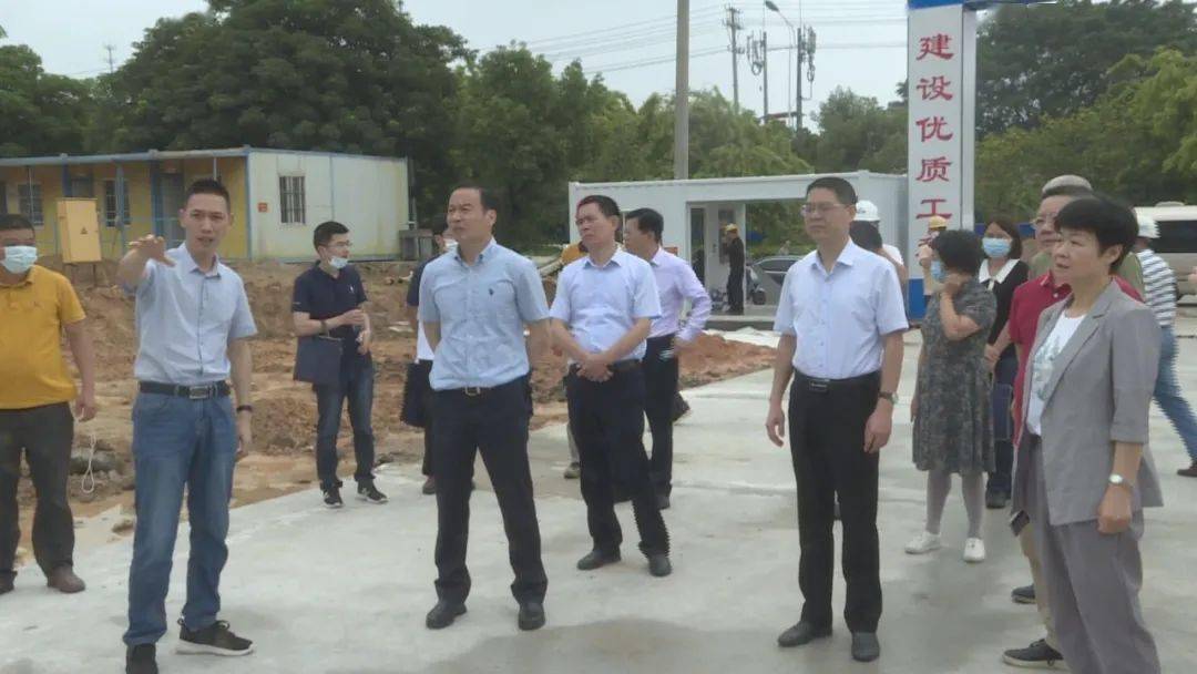 县委常委,常务副县长林英强,县人大常委会副主任林慧颖参加调研