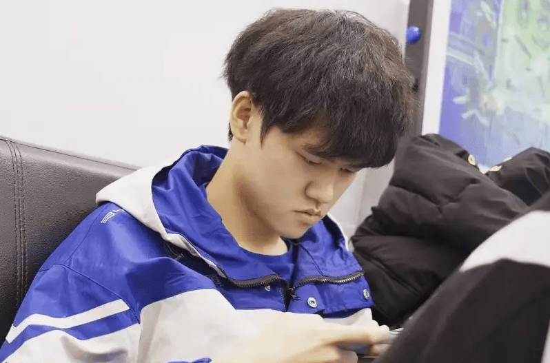 estar易峥拿几个冠军才能被认可?