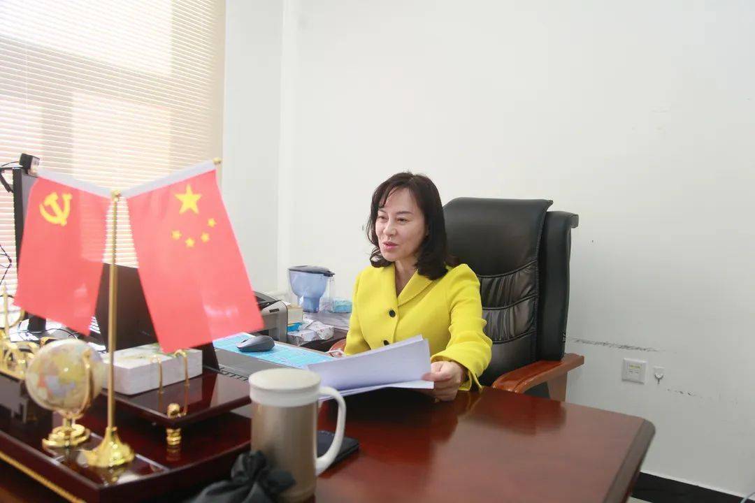 黑龙江中医药大学护理学院院长梁群参会,并向全体护理学专业学生送上