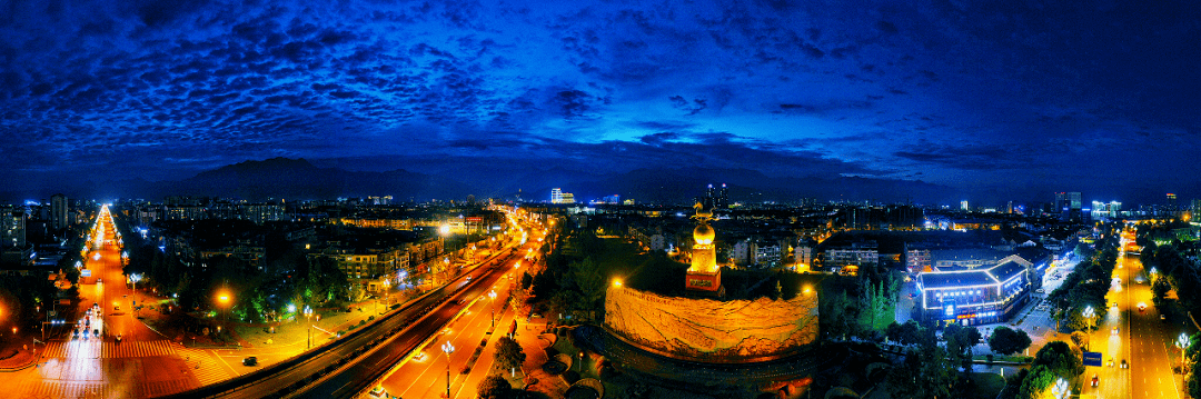 夜幕下的都江堰，藏着许多你未曾走近的魅力~