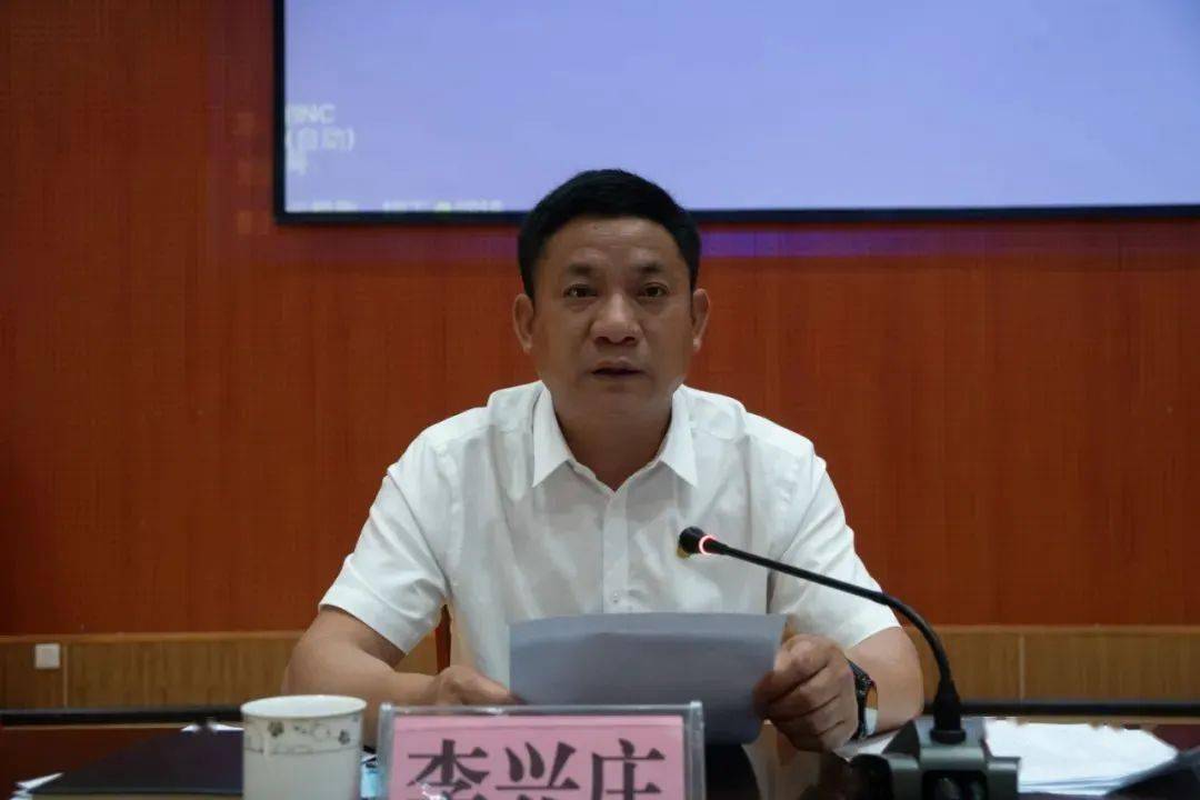 开班仪式上,县委书记李兴庄同志指出,学习贯彻党的十九届六中全会精神