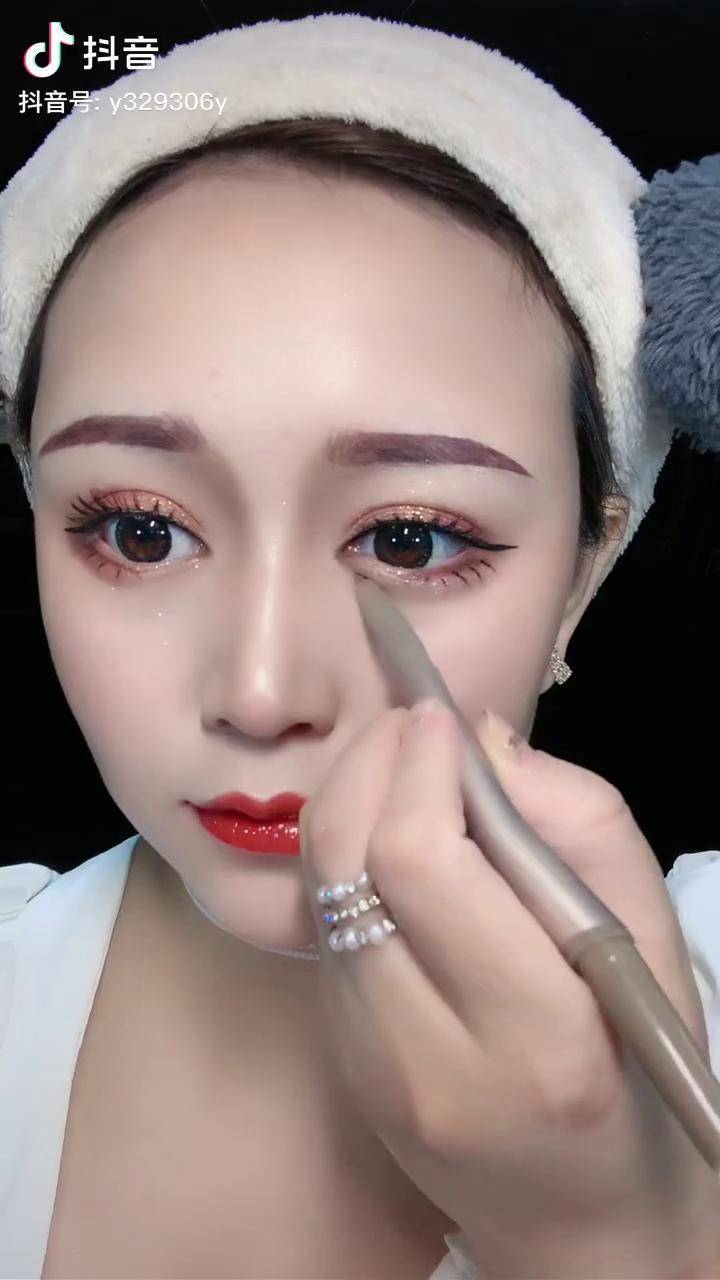 日常化妆教程我的日常妆容卧蚕教程