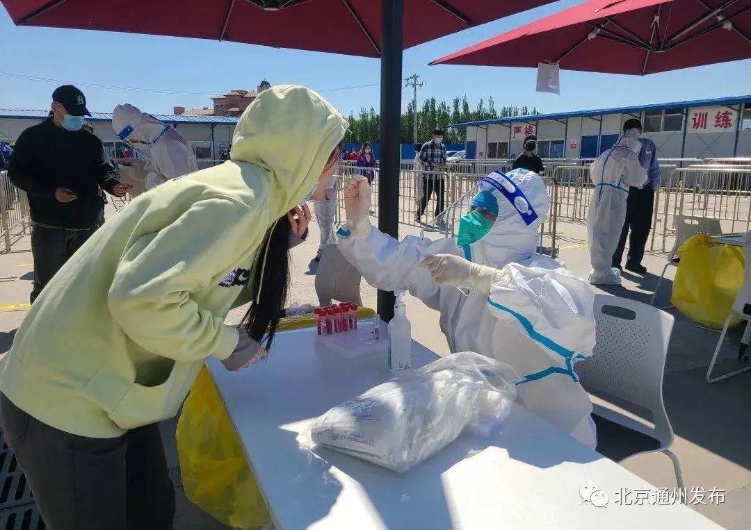 直击通州核酸检测现场高效有序温暖居家也是战疫居民纷纷响应号召
