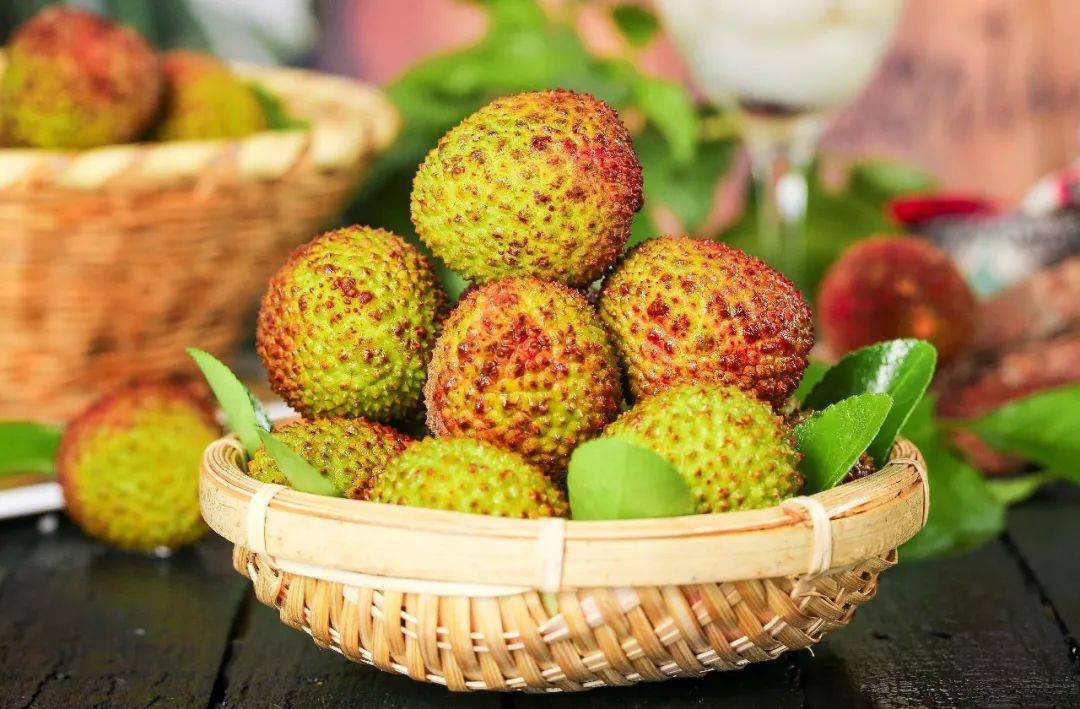 贵妃都爱的甜蜜小炸弹02妃子笑是精选的荔枝,口感最佳,荔枝看上去个大