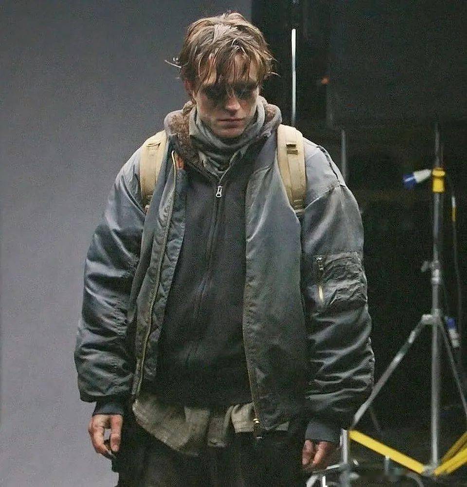 虚拟世界的富哥代表布鲁斯韦恩现在也走流浪汉cos路线了相信看到这里