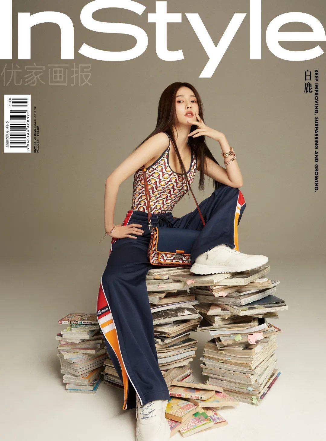 白鹿一直奔跑在路上永不停歇