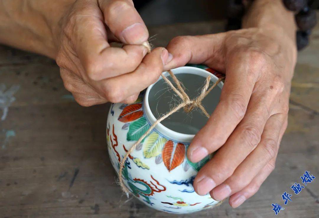 金刚钻"揽"瓷器活",他修补器物近千件…… | 成华融媒_培波_技艺_钻头