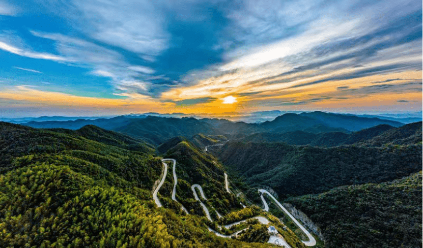 皖美微旅游|夏日漫游大别山国家风景道金寨段，自然风光无限