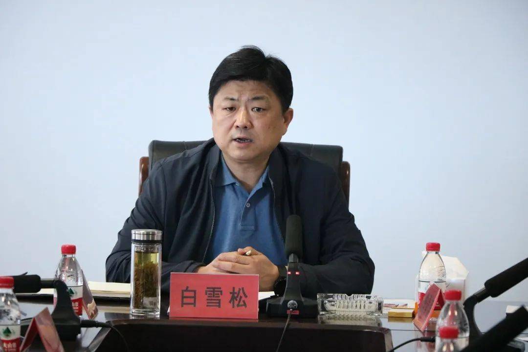 各沿海镇街负责同志参加会议,荣成市政府副市长,公安局局长白雪松主持