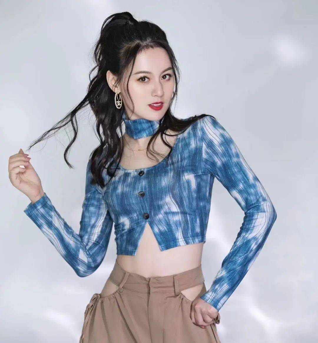 大网红唐艺相约热市唱响云顶