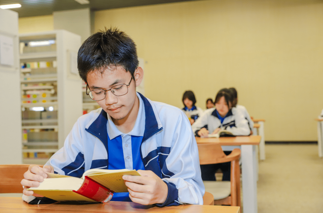 院士教授和博士每週都來上課深圳這所中學課程太吸睛