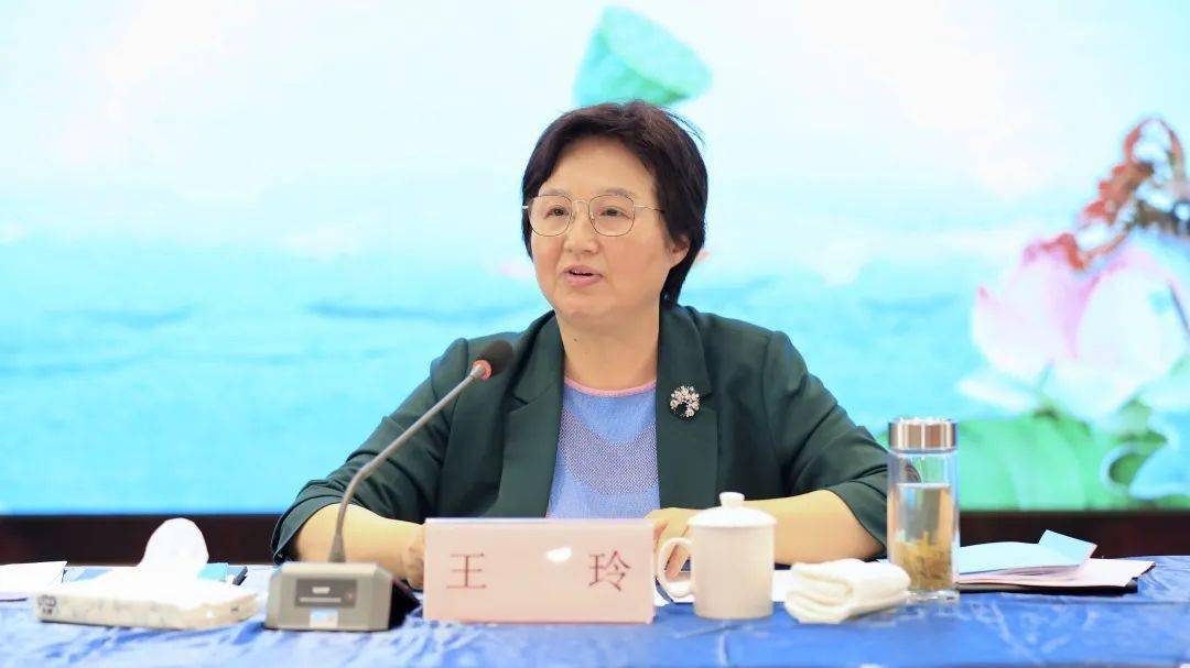 王玲强调锻造优质产业链做强湖北小龙虾