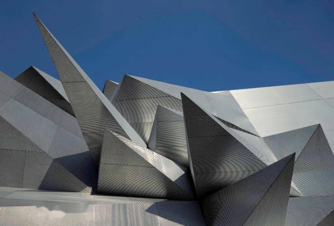 蓝天组作品|音浪太强,这座建筑好"嚣张"—迷你歌剧空间21