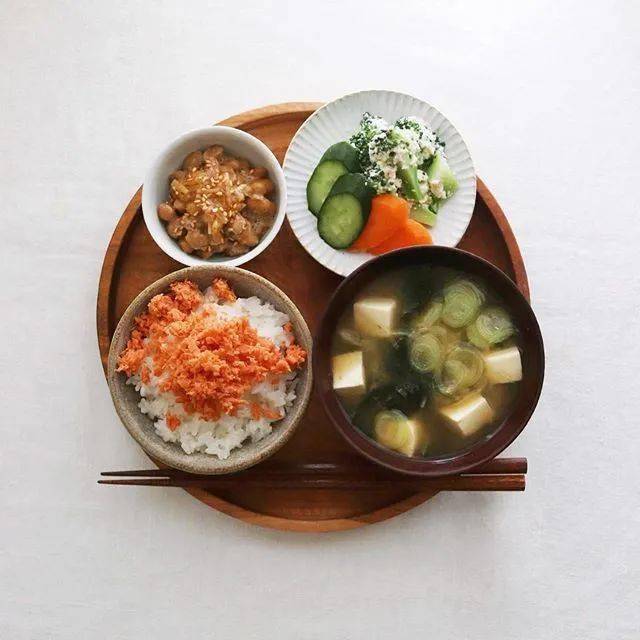 这位日本博主的一日三餐让我流下了肥胖的口水