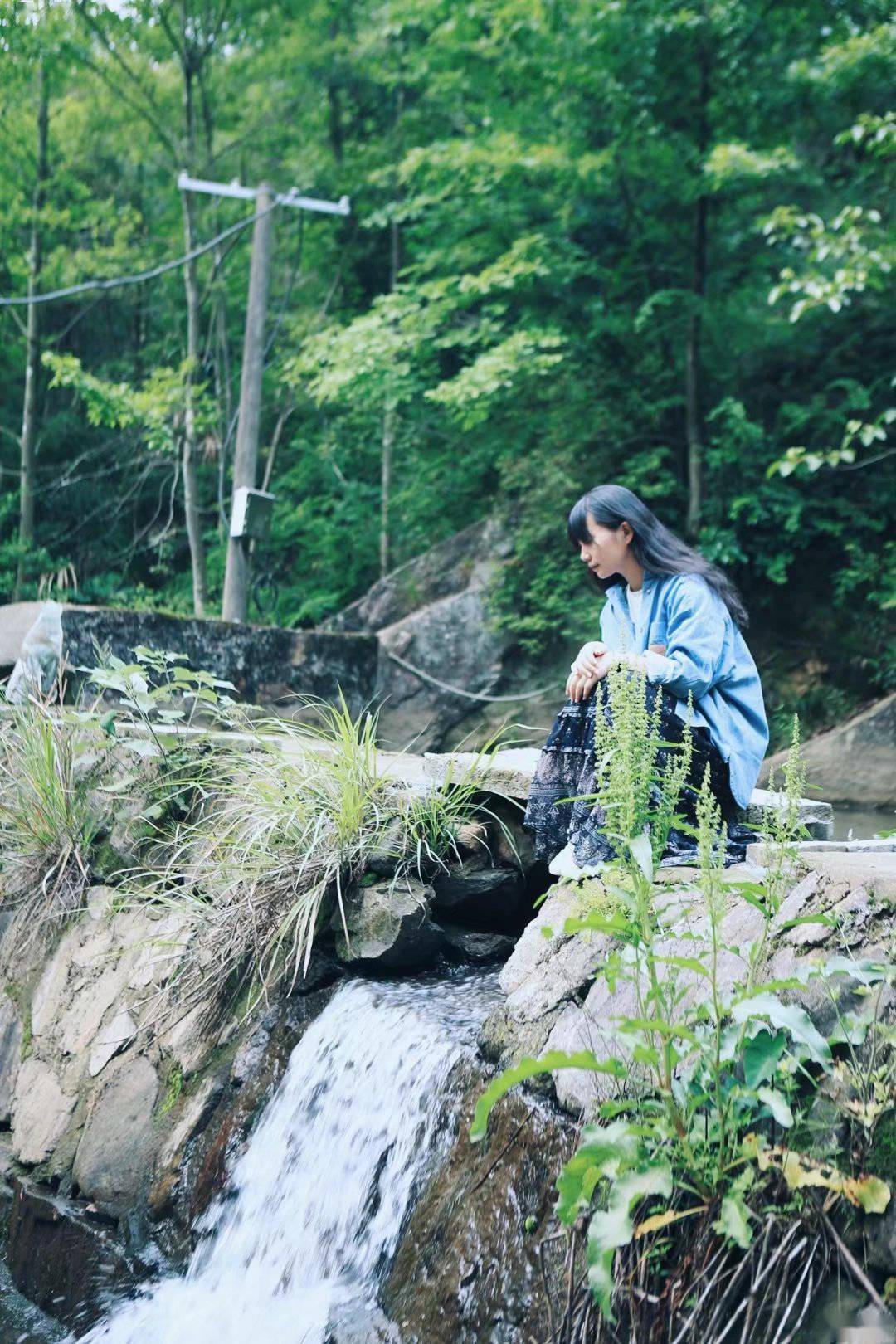 山居岁月长:周末去了趟山里,住小木屋,听雨声_路边摘_白茶_日子