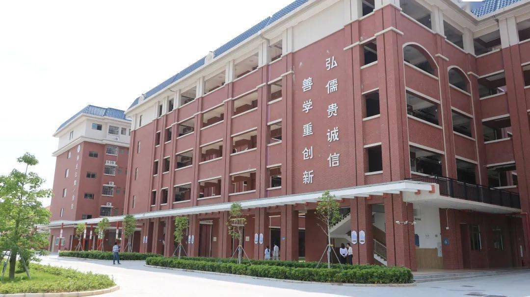 求真至善作育真人20年老牌名校古镇新徽学校