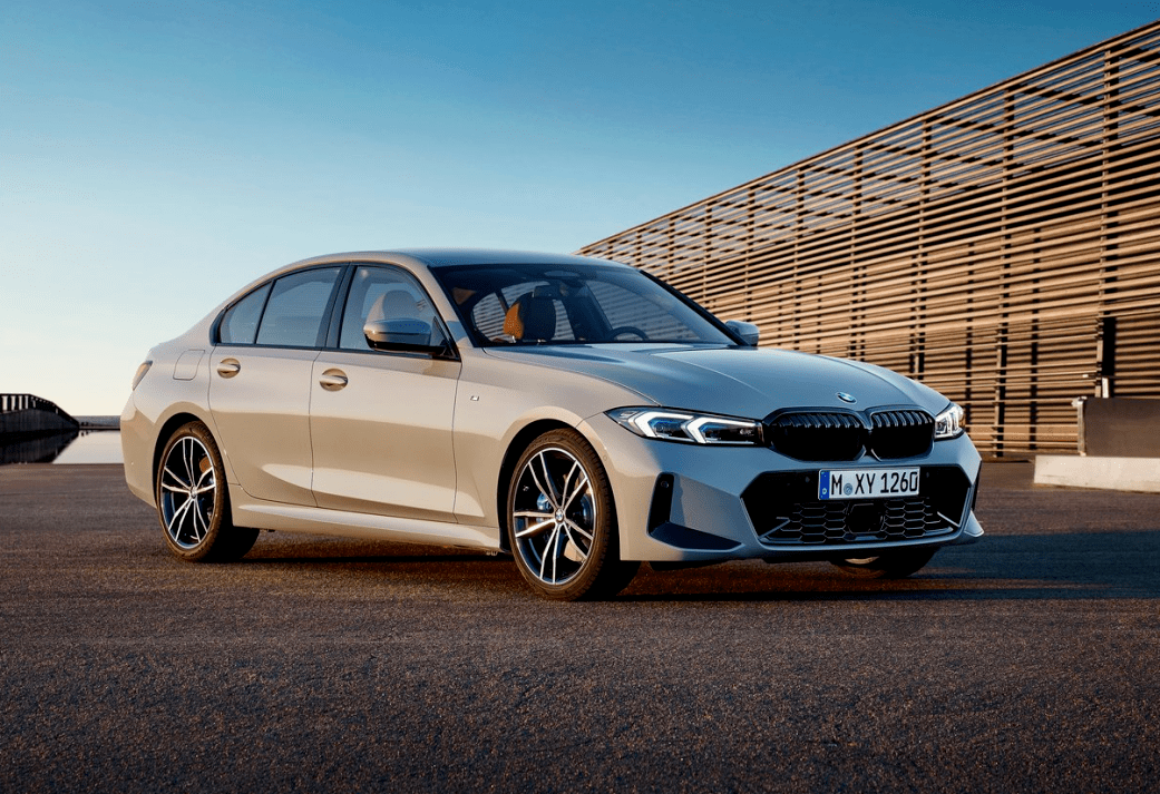 全新宝马3系亮相变丑还是变帅了