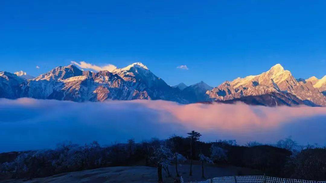 龙华山离贡嘎雪山最近的观景平台