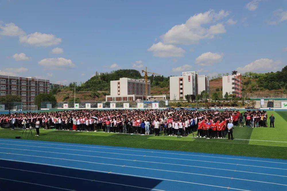 青春激昂心向党百年奋斗启新航仪陇县新政初级中学校举行庆祝中国共产