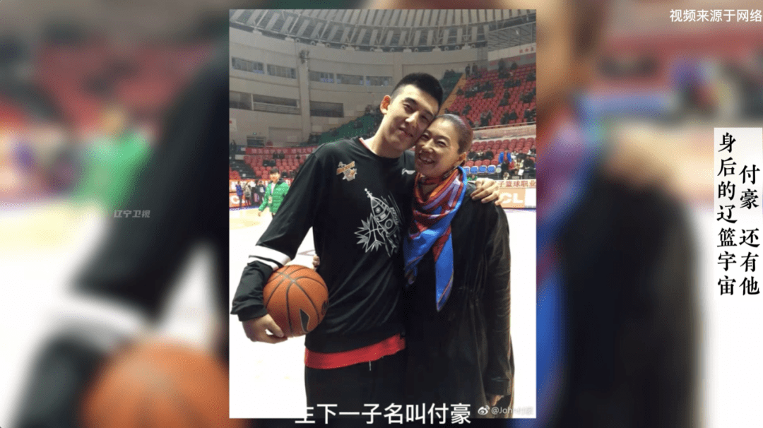 奥运会后不久,展淑萍退役,和辽宁男篮队员付伟结婚,生下一子,名叫付豪