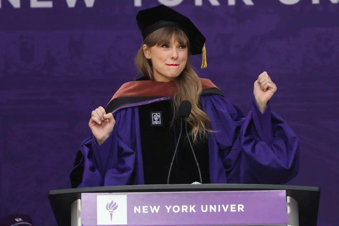 taylor也用自己的亲身经历告诉我们人生本就不完美错误也会带来人生中