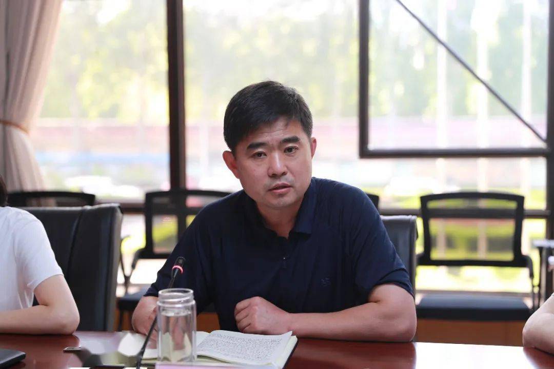 温泉镇召开新冠肺炎疫情防控工作专题会,会议由镇党委副书记,镇长余