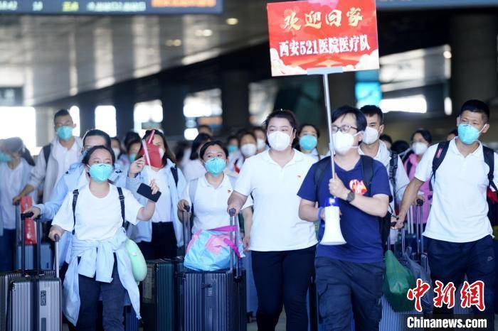 白春 杨沛)23日下午,两趟满载着1587名援沪医疗队医护人员的g1920/1次