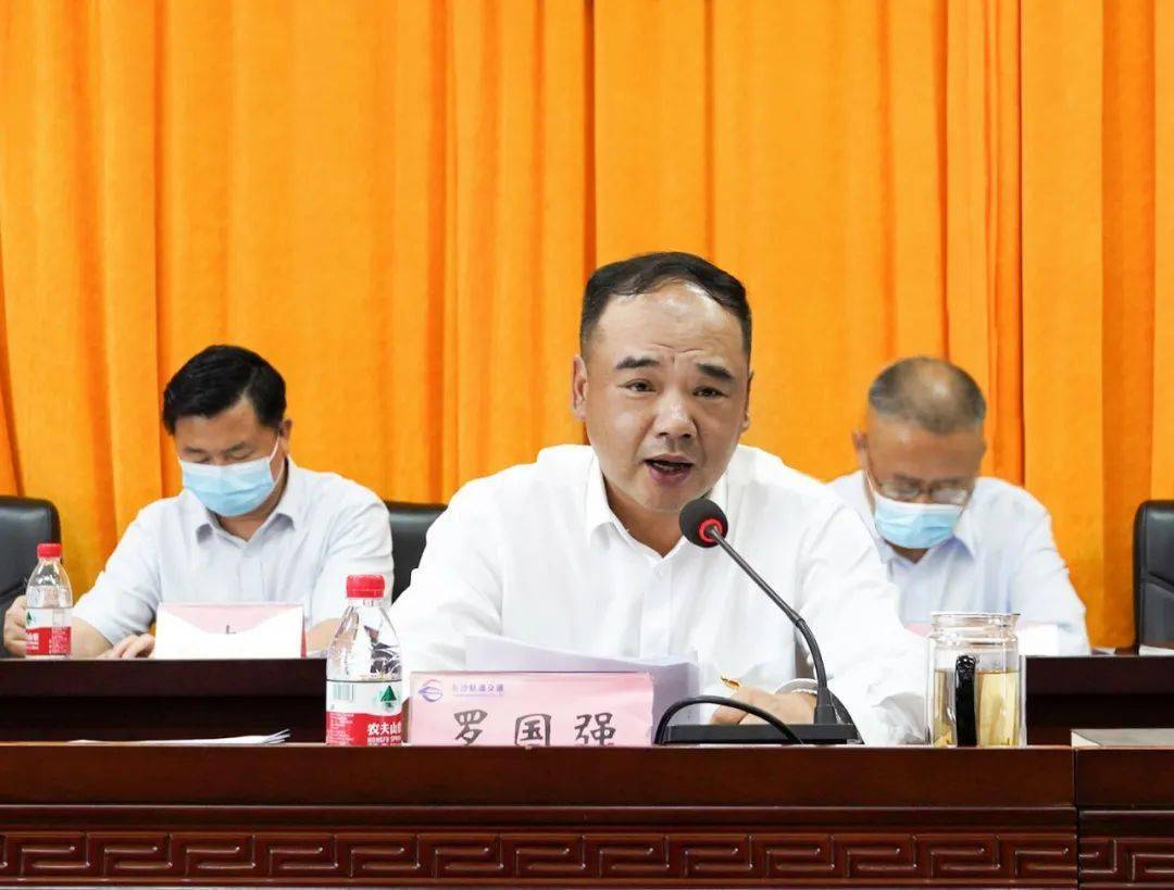 公司党委书记,董事长罗国强代表公司党委向全体职工(会员)代表致以