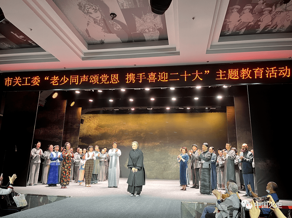 市关工委主任张道毅和"五老"宣讲团及有关单位负责人参加活动.