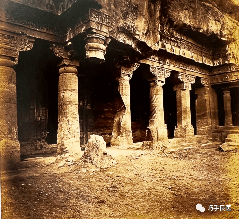 1869年,罗伯特·吉尔摄)《世界建筑史 印度次大陆古代卷》▲阿旃陀1号