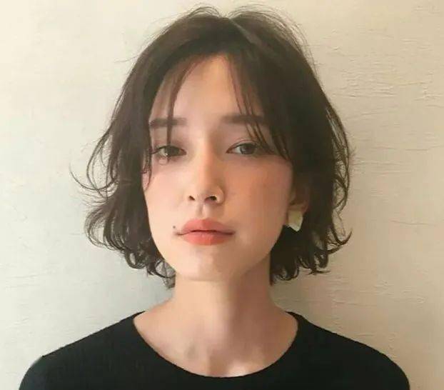 适合菱形脸的发型有哪些?选对这几款,打造温柔气质!_齐刘海_脸型_短发