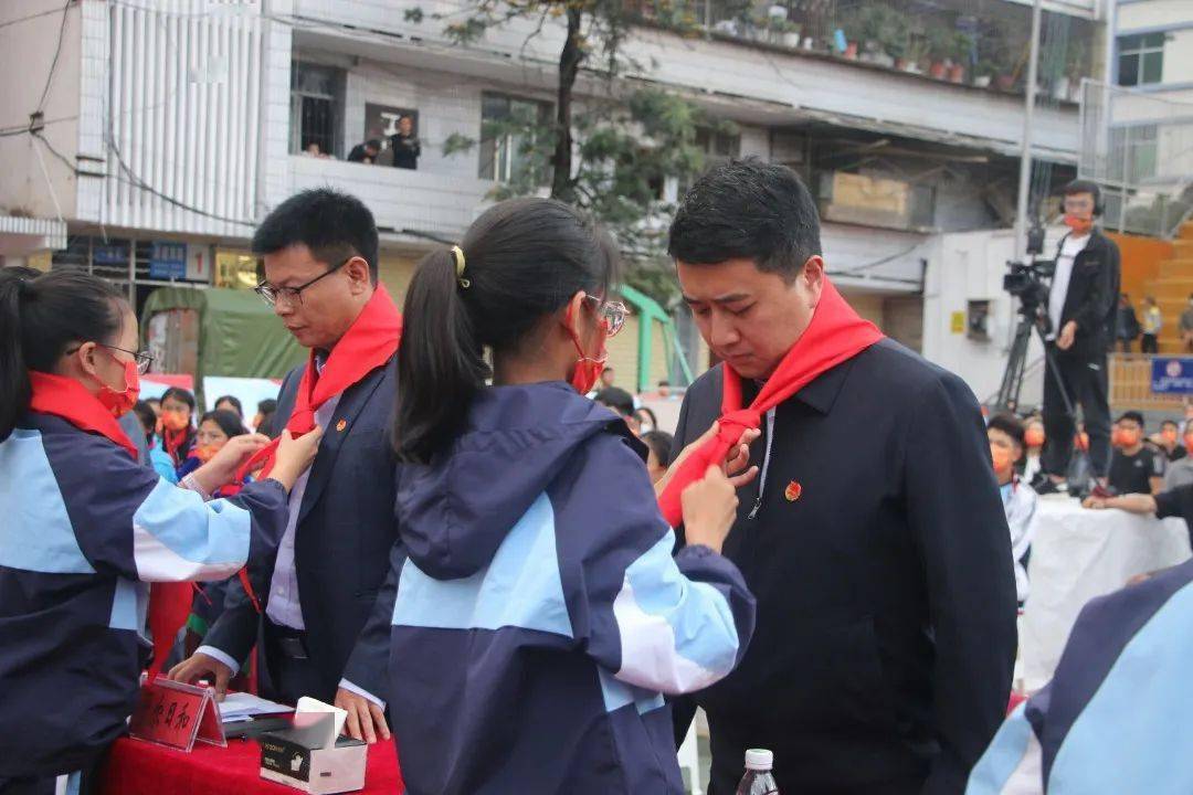 普格县附城小学图片