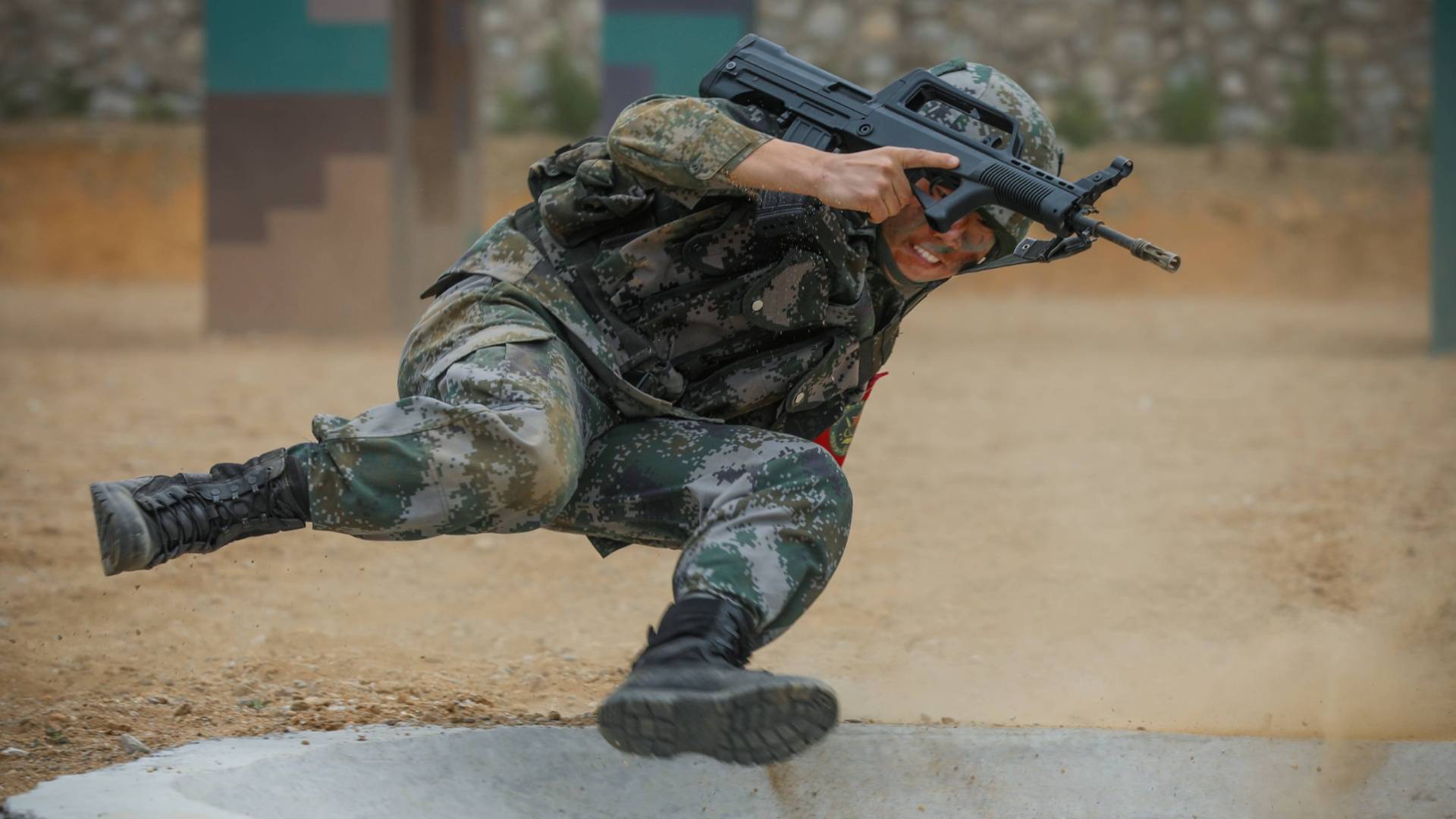 陆军炮兵防空兵学院士官学校组织毕业学员开展战斗体能比武考核