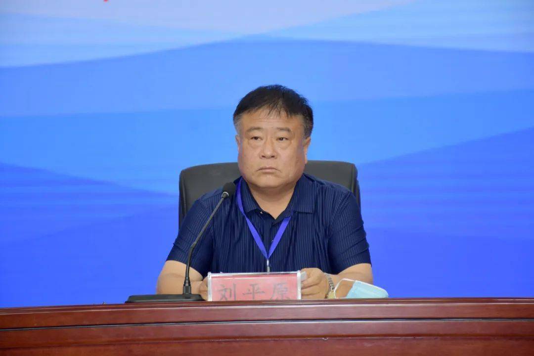 沙河市第二中学召开全体教职工大会