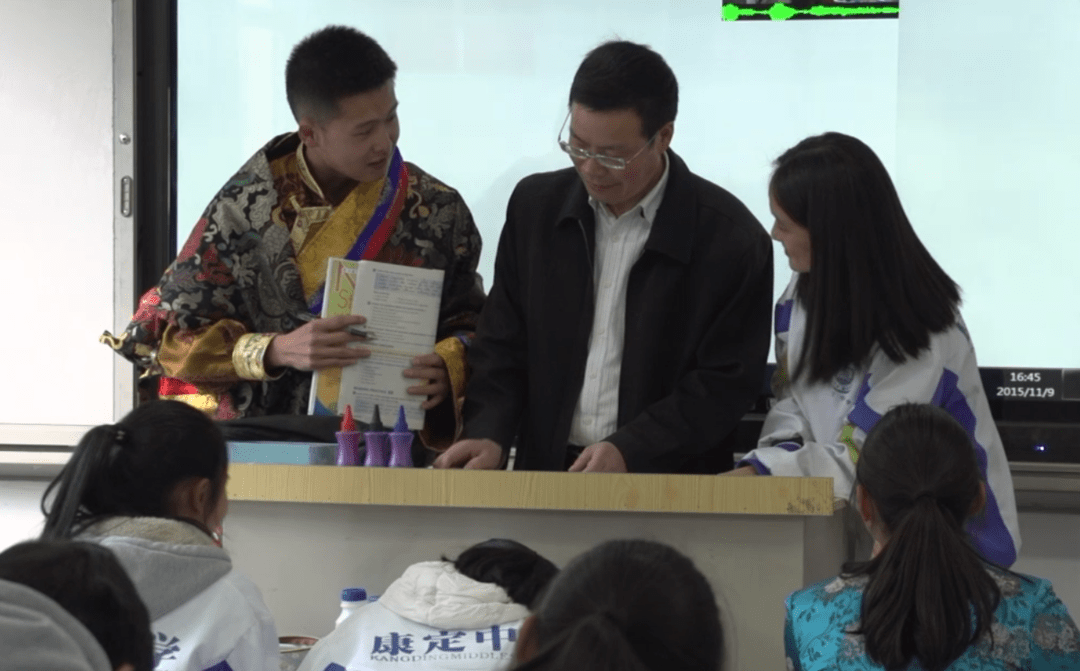 四川甘孜康定中学教师程远友深耕民族教育35年见证甘孜教育跨越发展丨