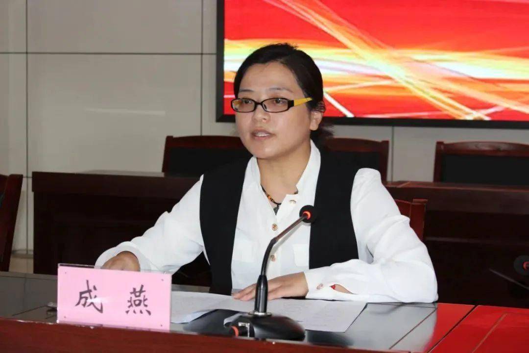 成燕同志首先,司向荣同志作了热情洋溢的致辞,他介绍了近年来东城办"