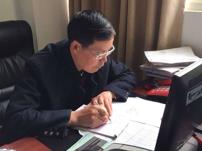 四川甘孜康定中学教师程远友深耕民族教育35年见证甘孜教育跨越发展丨