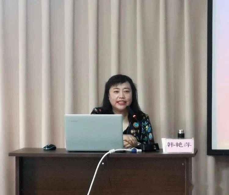 让头脑充满智慧让心灵洋溢创意中青班学员聆听创新思维与能力提升讲座