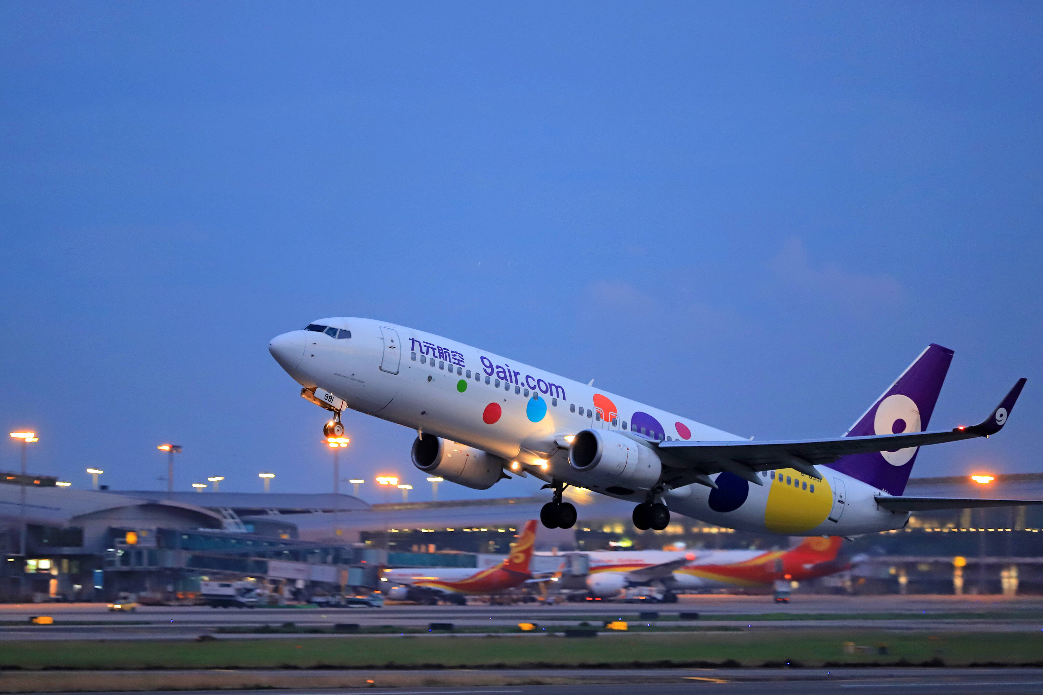 广东荔枝飞上万米高空九元航空携手广东高校共同助荔