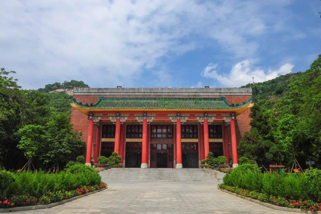 可以參觀博羅東江縱隊紀念館,東江縱隊紀念館主要景區串聯羅浮山景區