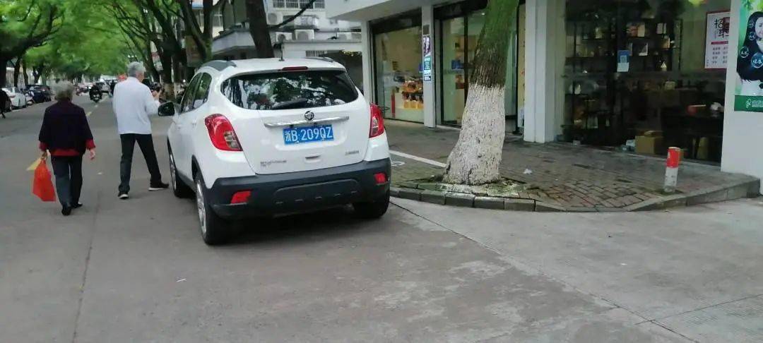 车牌号码:浙b209qz车主姓名:林*忠身份证:******198902******违法时间