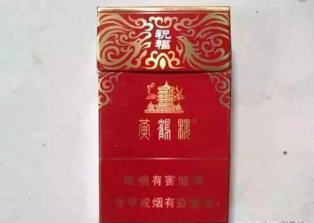 這款紅色的黃鶴樓設計也比較貴氣,通體黃色,盒蓋上還有銀色的祥雲.