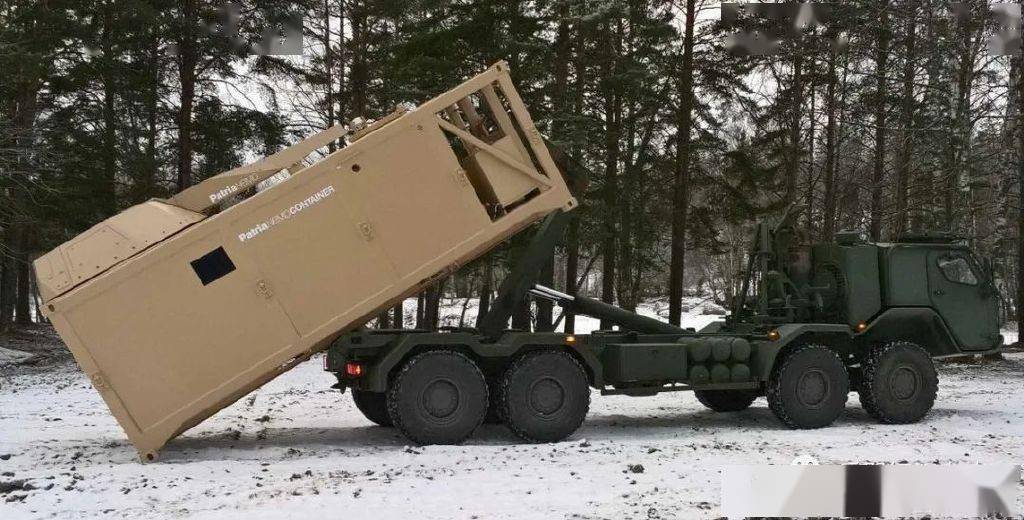 集装箱武器下除了导弹就是枪和炮还有激光