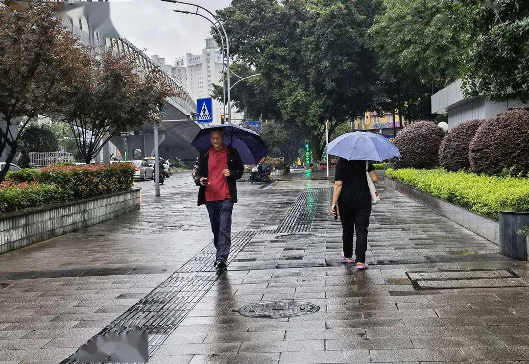 阴雨绵绵天气图片