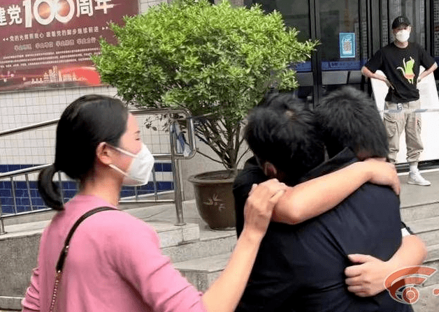 宁强小伙离家十年杳无音信碑林 民警帮助与家人团聚 表弟 便衣 报警