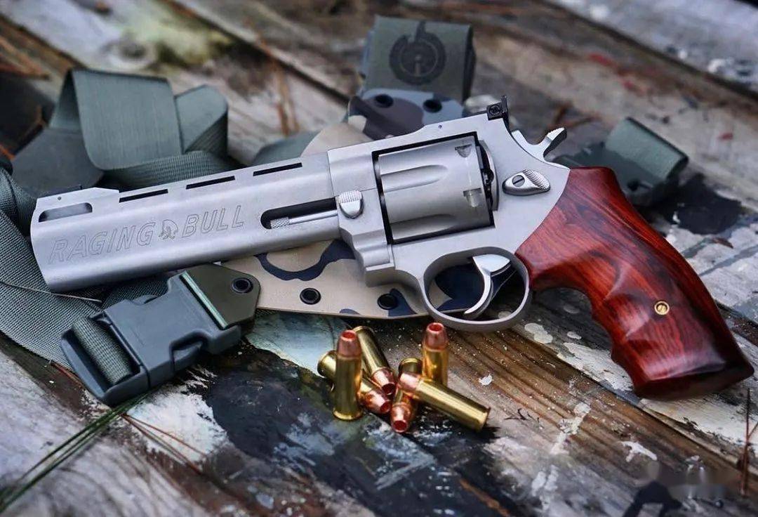 转轮手枪美图一脸憨厚满满安全感的胖大叔