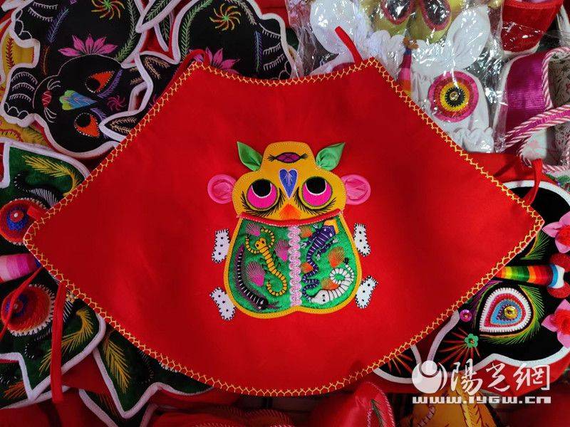 凤翔:小香包"绣"出致富梦_田建荣_直播_刺绣